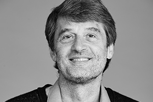 portrait photo of Professor Dierk Schleicher